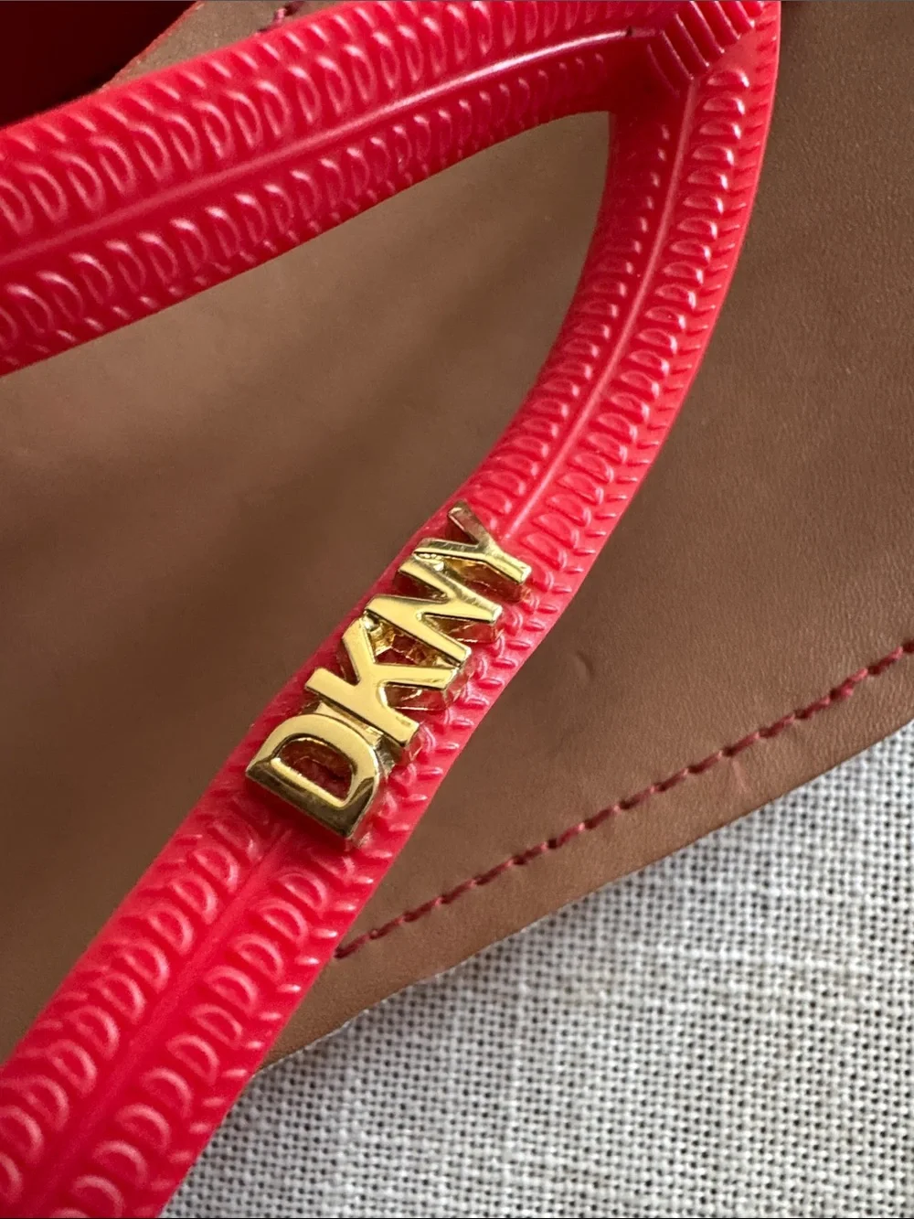 Dkny flip flop